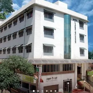Lake Queen Hotel Thekkady